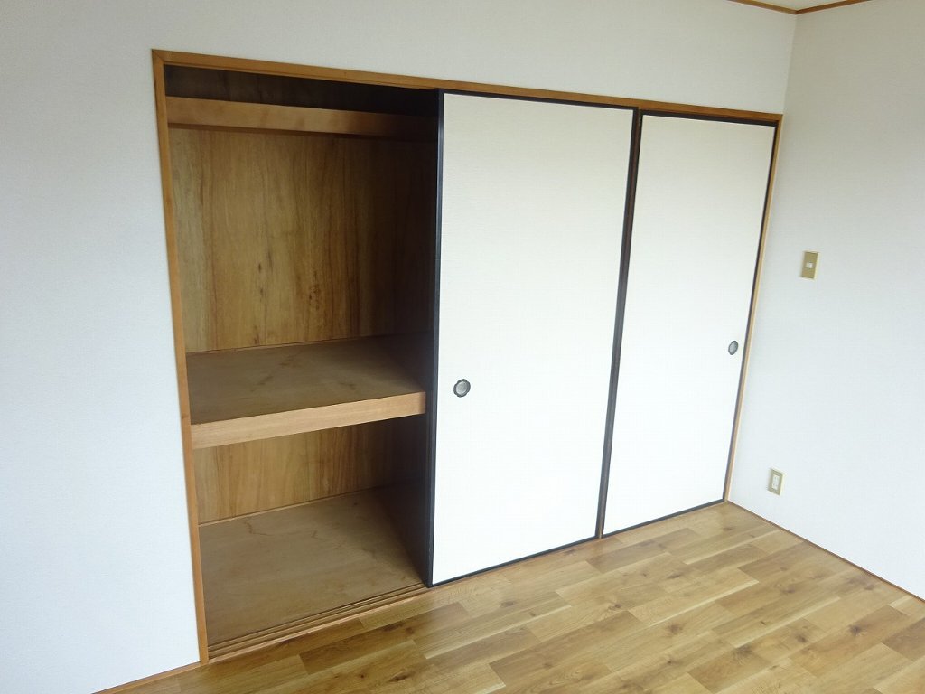 拡大写真:ピースフルハウス 1階106の収納