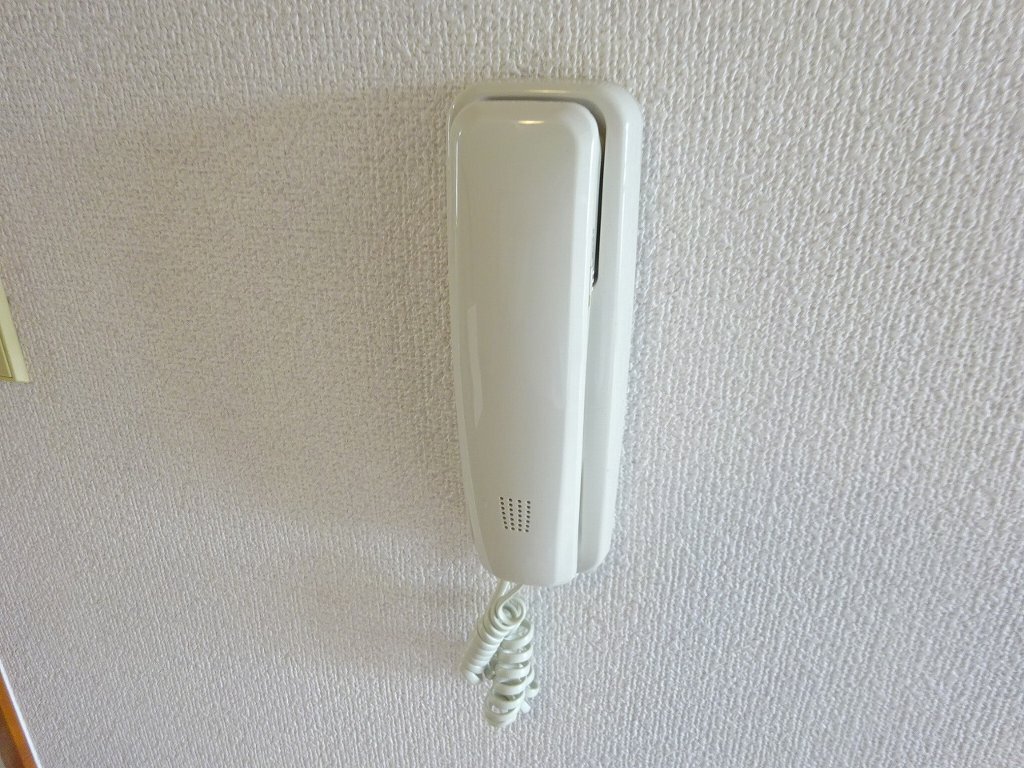 拡大写真:ピースフルハウス 1階106のインターホン