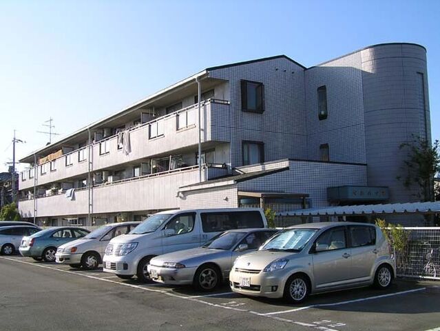 拡大写真：ピースフルハウス 1階106の外観写真（昼）