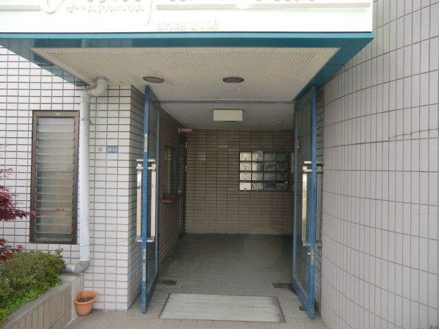 拡大写真：ピースフルハウス 1階106の外観写真（昼）