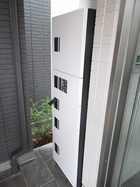 拡大写真:Dresidence茨木蔵垣内 2階202の宅配BOX