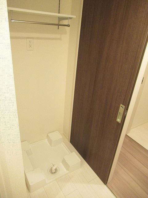 拡大写真:Dresidence茨木蔵垣内 2階202の洗濯パン