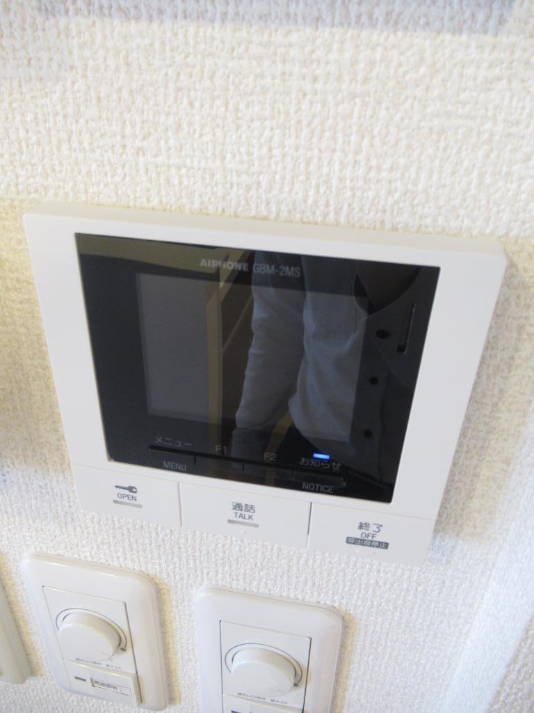 拡大写真:ラヴィエール南茨木Ⅰ 1階101のカメラ付インターホン