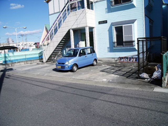 拡大写真:ラヴィオン長久保 2階202の外観写真(昼)
