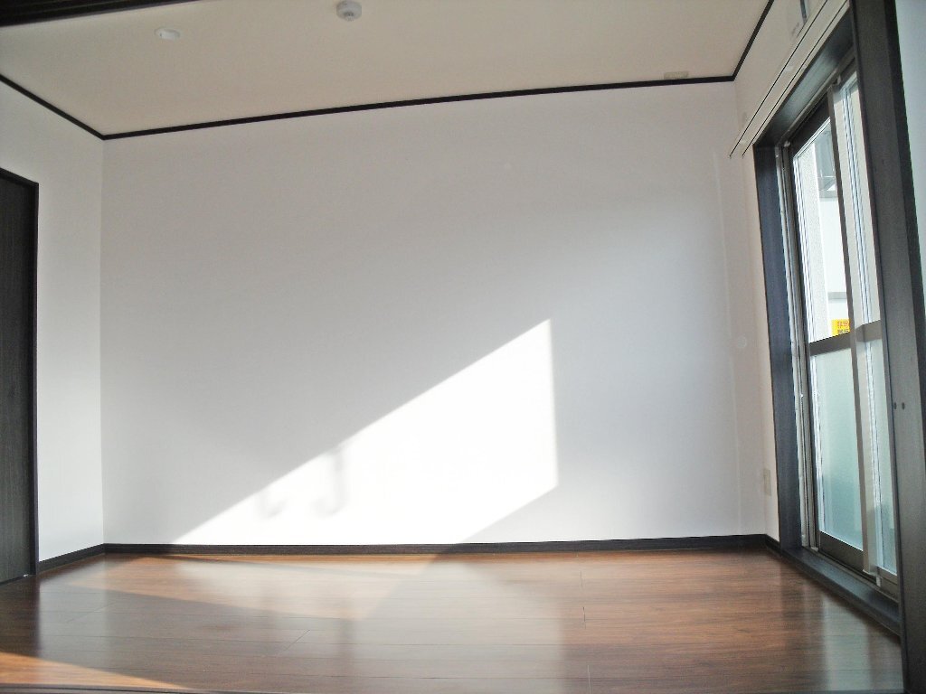 拡大写真：グレイスメゾン咲田 2階205の室内