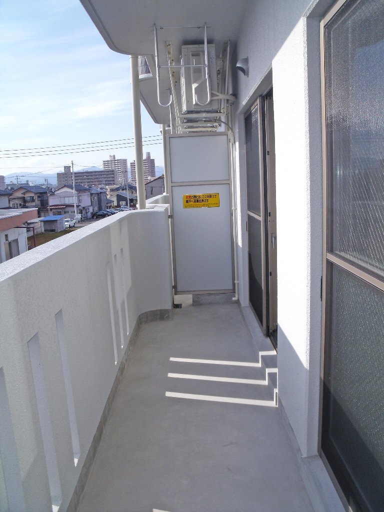 拡大写真：グレイスメゾン咲田 2階205のベランダ