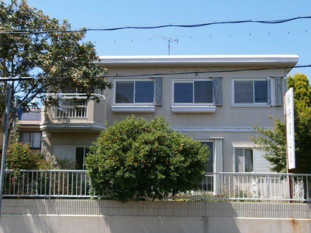 拡大写真：志染町青山貸家 2Fの外観写真（昼）