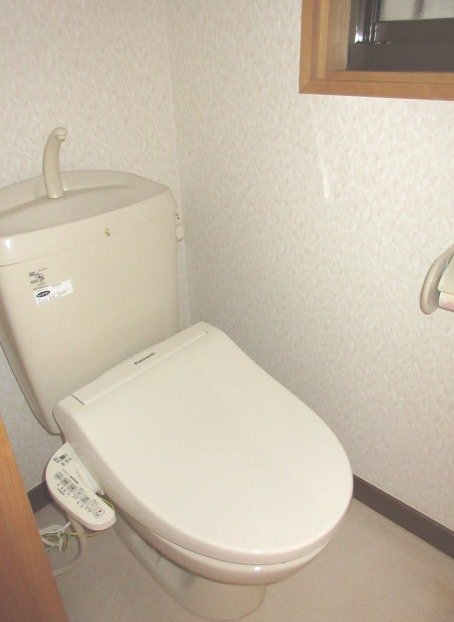 拡大写真：宇和島市妙典寺前 6のトイレ