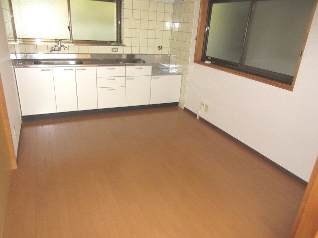 拡大写真：宇和島市妙典寺前 6のリビング