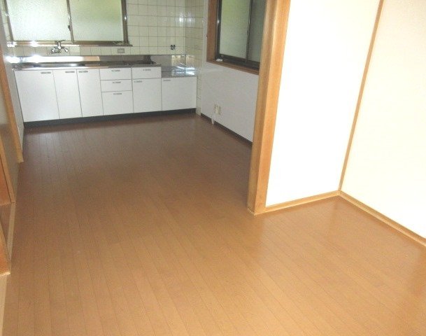 拡大写真：宇和島市妙典寺前 6のリビング