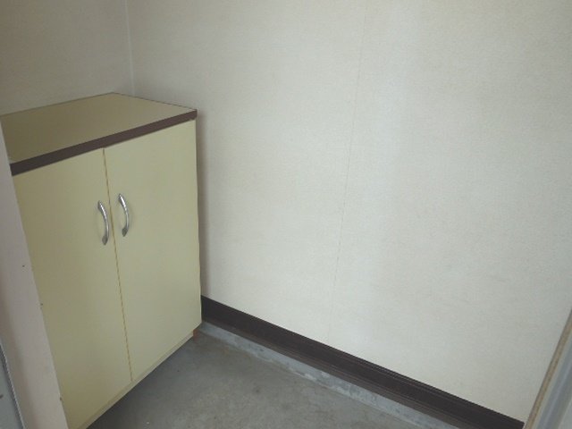 拡大写真：宇和島市泉町２丁目 2階202の玄関