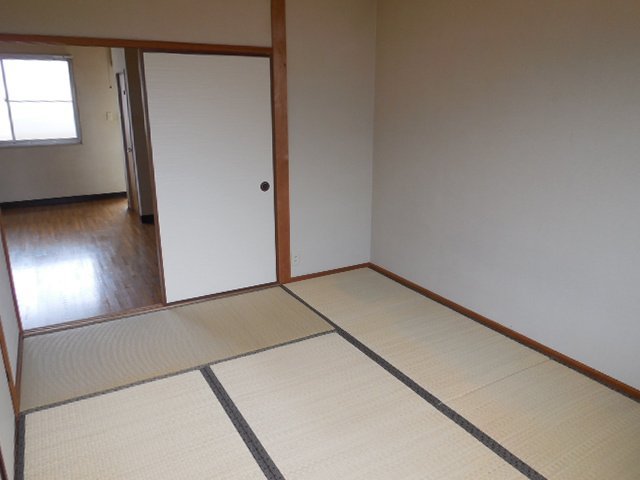 拡大写真：宇和島市泉町２丁目 2階202の室内