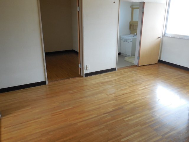 拡大写真：宇和島市泉町２丁目 2階202のリビング