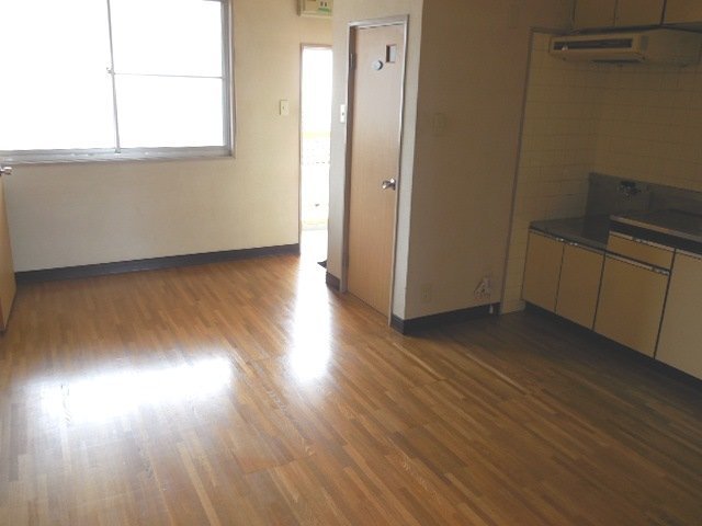 拡大写真：宇和島市泉町２丁目 2階202のリビング