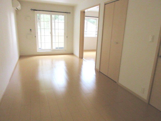 拡大写真：宇和島市丸穂町１丁目 2階202のリビング