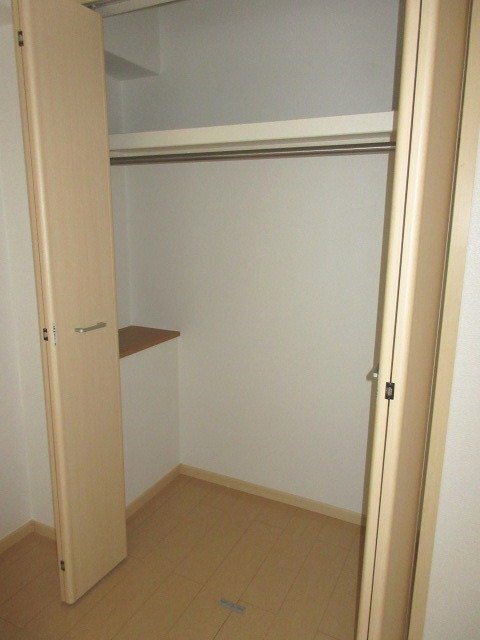 拡大写真：宇和島市丸穂町１丁目 2階202の収納