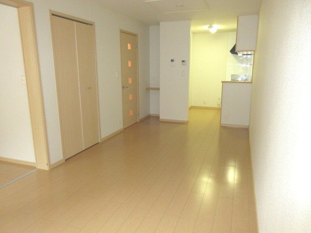 拡大写真：宇和島市丸穂町１丁目 2階202のリビング
