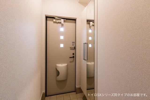 拡大写真:シャルマン宇和島 2階205の玄関(イメージ)