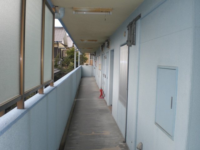 拡大写真：唐津市新興町 3階501の共用廊下