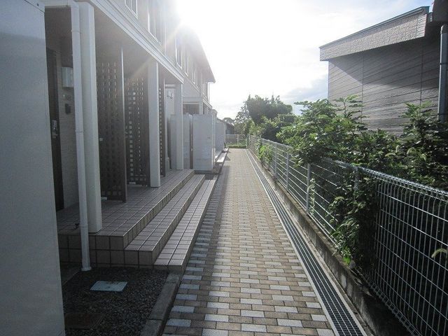 拡大写真：都城市吉尾町 2階101の外観写真（昼）