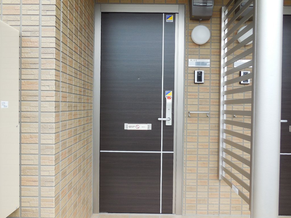 拡大写真：都城市下川東２丁目 1階101の玄関