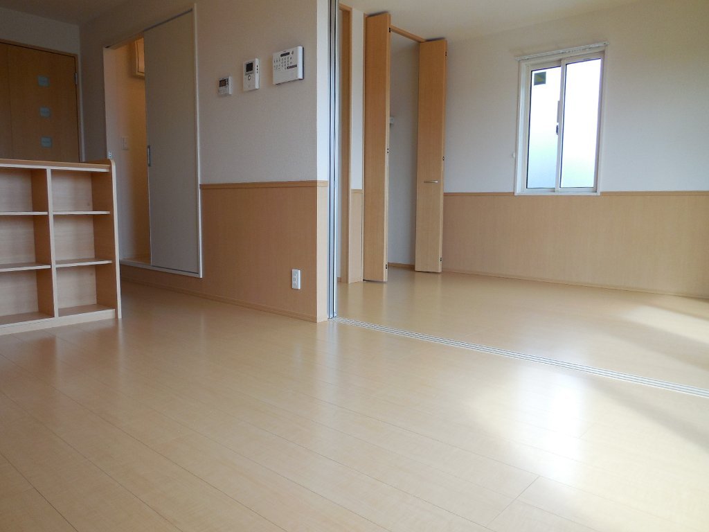 拡大写真：都城市下川東４丁目 2階201のリビング