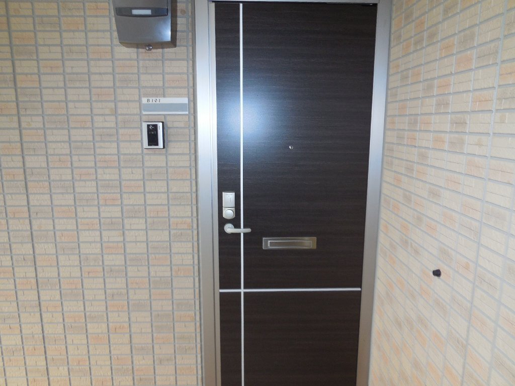 拡大写真：北諸県郡三股町大字樺山 2階202の玄関