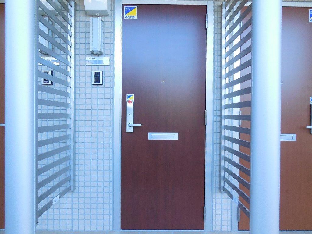 拡大写真：都城市広原町 2階A201の玄関