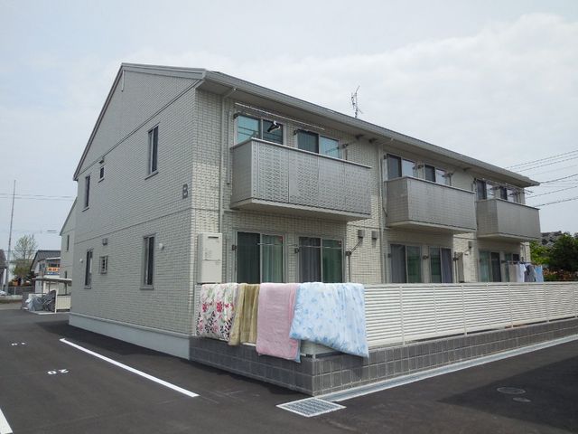 拡大写真：都城市年見町 2階203の外観写真（昼）