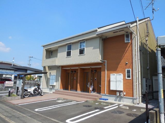 拡大写真：都城市都北町 2階201の外観写真（昼）