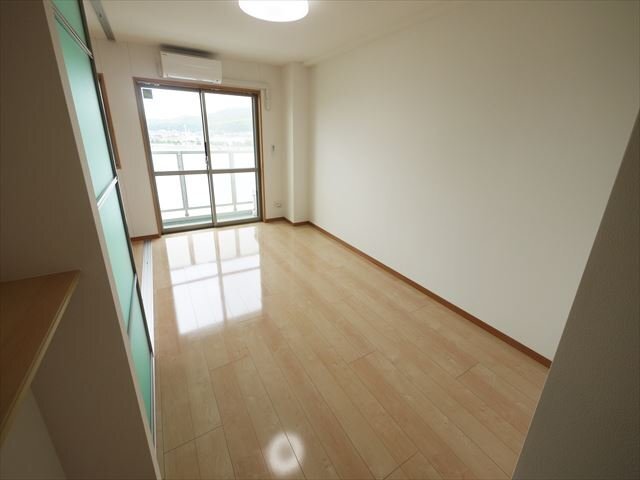 拡大写真：東広島市西条町寺家 4階402のリビング