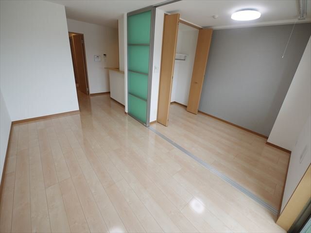 拡大写真：東広島市西条町寺家 4階402のリビング