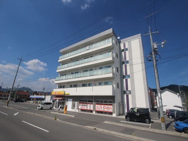 拡大写真：東広島市西条町寺家 4階402の外観写真（昼）