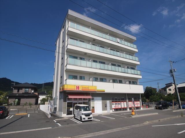 拡大写真：東広島市西条町寺家 4階402の外観写真（昼）