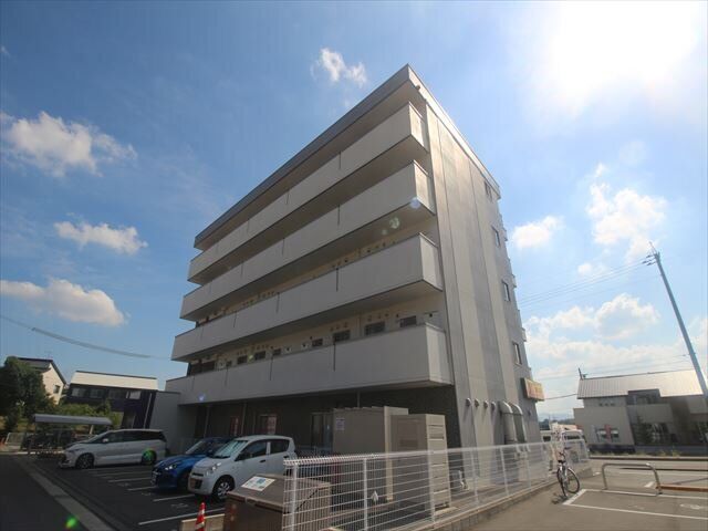 拡大写真：東広島市西条町寺家 4階402の外観写真（昼）