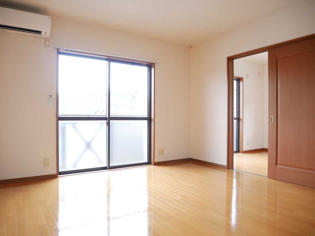 拡大写真：井原市高屋町 2Fのリビング