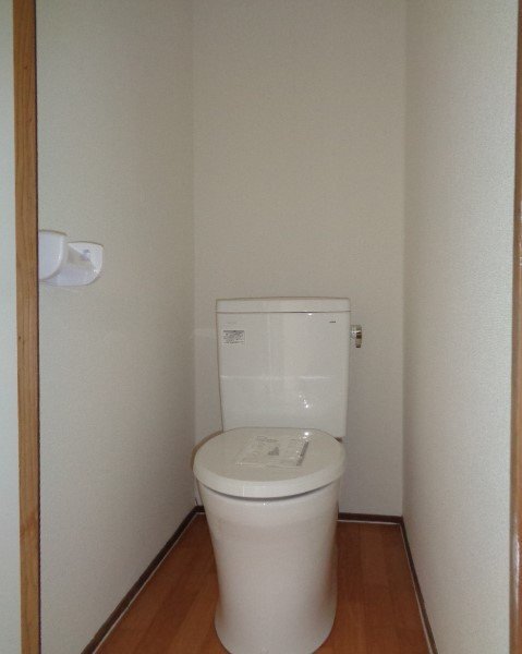 拡大写真：佐世保市若葉町 2階203のトイレ