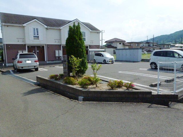 拡大写真：アンソレイエメゾンＥ 2階201の外観写真（昼）
