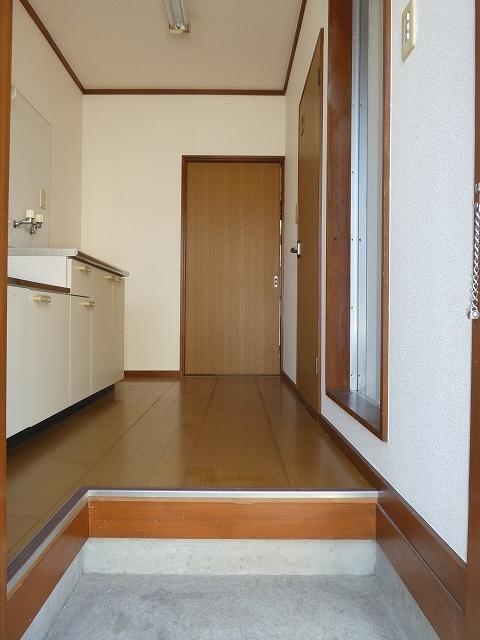 拡大写真:サンハイツ松木下 A 1階103の玄関