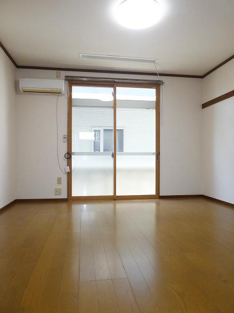 拡大写真:サンハイツ松木下 A 1階103の室内