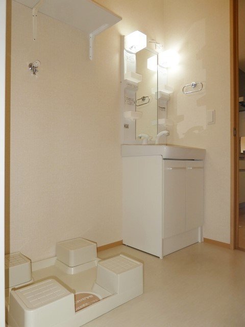 拡大写真:パインメイプルⅢ 1階103の洗面