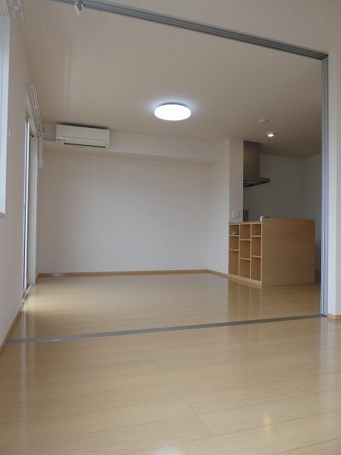 拡大写真:パインメイプルⅢ 1階103の室内