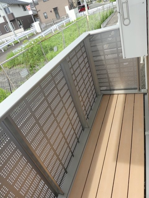 拡大写真:パインメイプルⅢ 1階103のベランダ