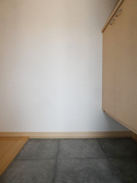 拡大写真:レイグランテ B 2階201の玄関