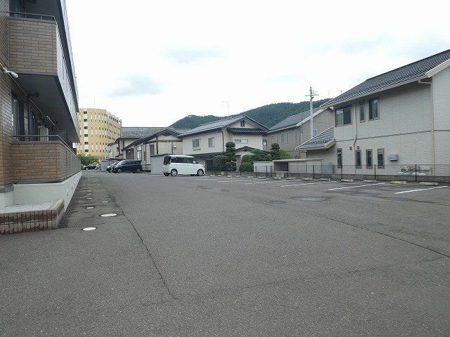 拡大写真:マリンプラザ A 3階302の外観写真(昼)