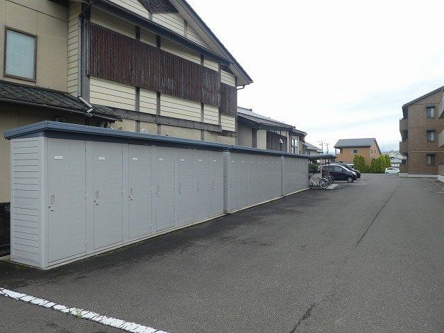 拡大写真:マリンプラザ A 3階302の外観写真(昼)