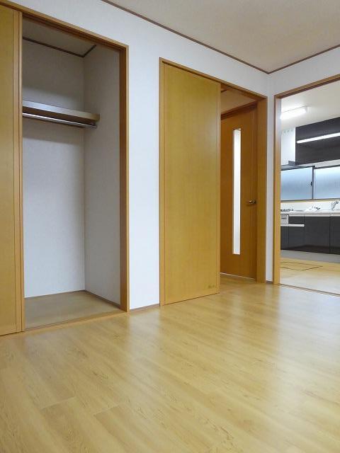 拡大写真:おやまワタナベハイツ 1階103の収納