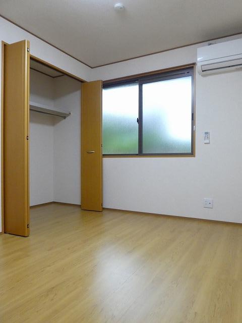 拡大写真:おやまワタナベハイツ 1階103の収納