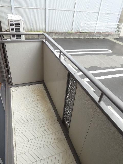 拡大写真:おやまワタナベハイツ 1階103のベランダ