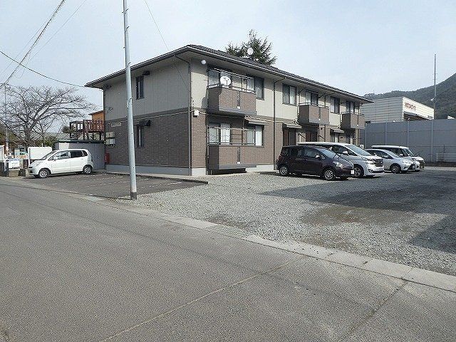 拡大写真:おやまワタナベハイツ 1階103の外観写真(昼)